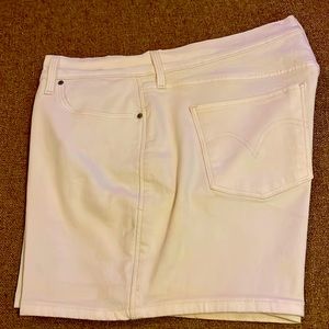 Gently worn off white size 12 Levi jean shorts